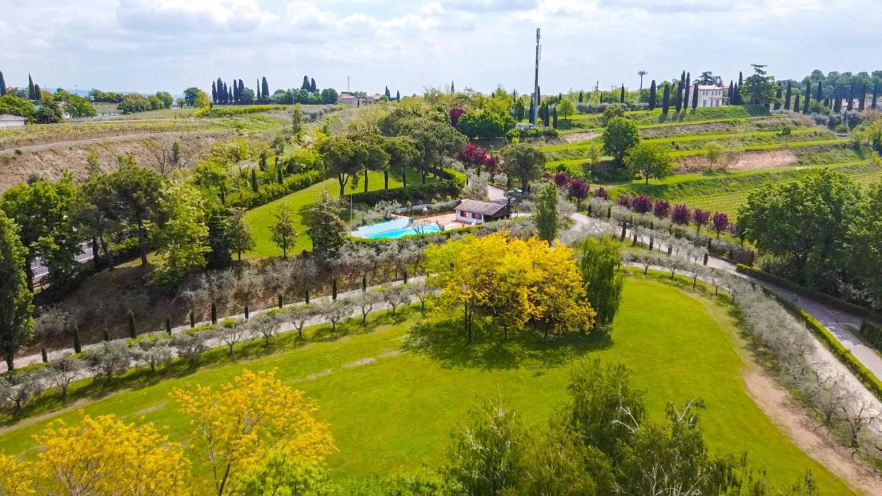 Lake & Country Holidays Буссоленго Экстерьер фото
