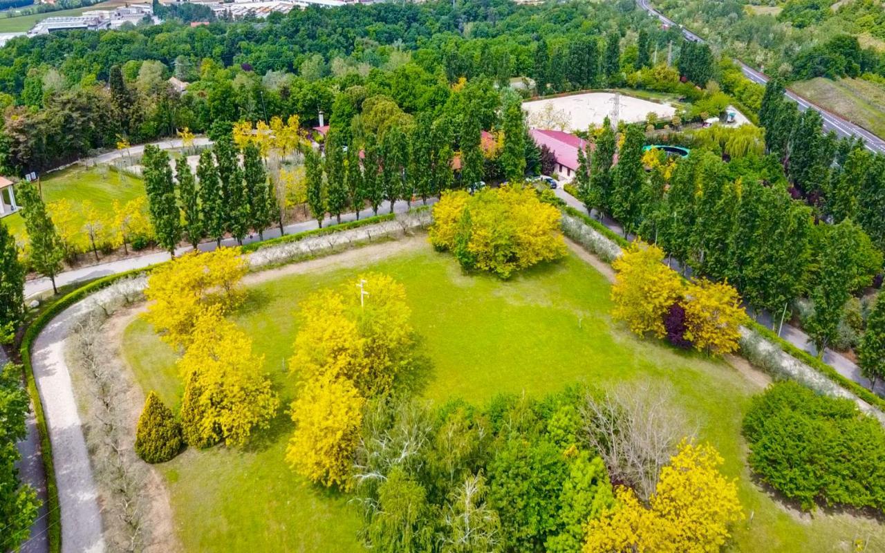 Lake & Country Holidays Буссоленго Экстерьер фото